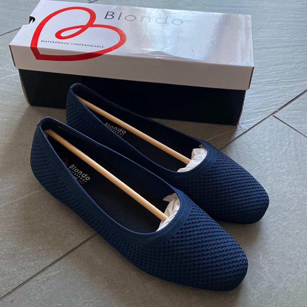 Navy Blondo Brooklyn knit waterproof flats NWT